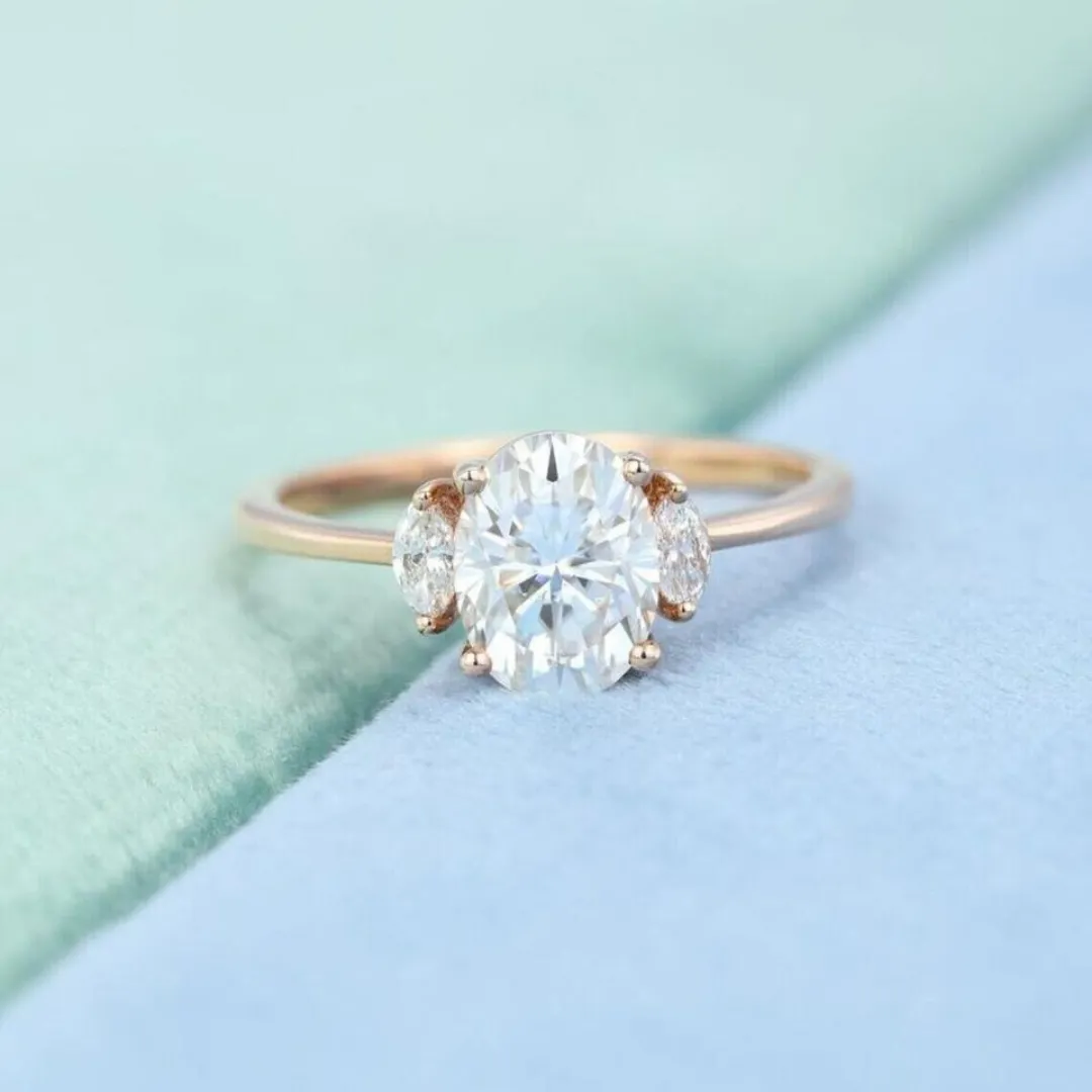 /public/photos/live/Oval and Marquise Moissanite Three Stone Woman Ring 702 (2).webp